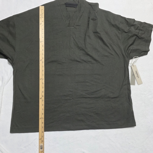 NWT FEAR OF GOD ESSENTIALS V-Neck T-shirt Ink Sz L - Picture 10 of 11